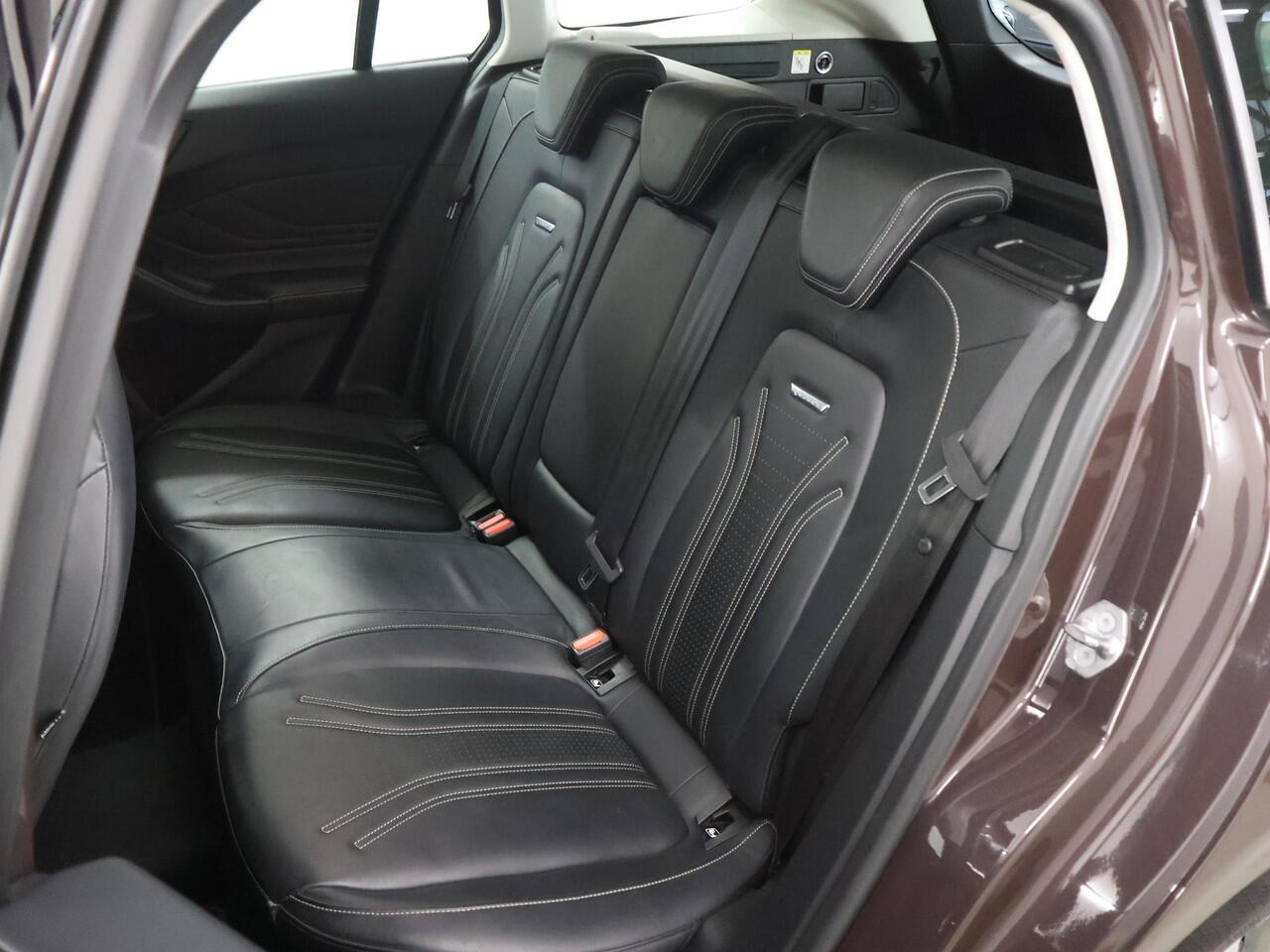 Ford FOCUS Wagon 1.0 EcoBoost Vignale | Trekhaak | Winterpakket | Cruise Control Adaptief | B&O | Elektr. Achterklep | Navigatie |