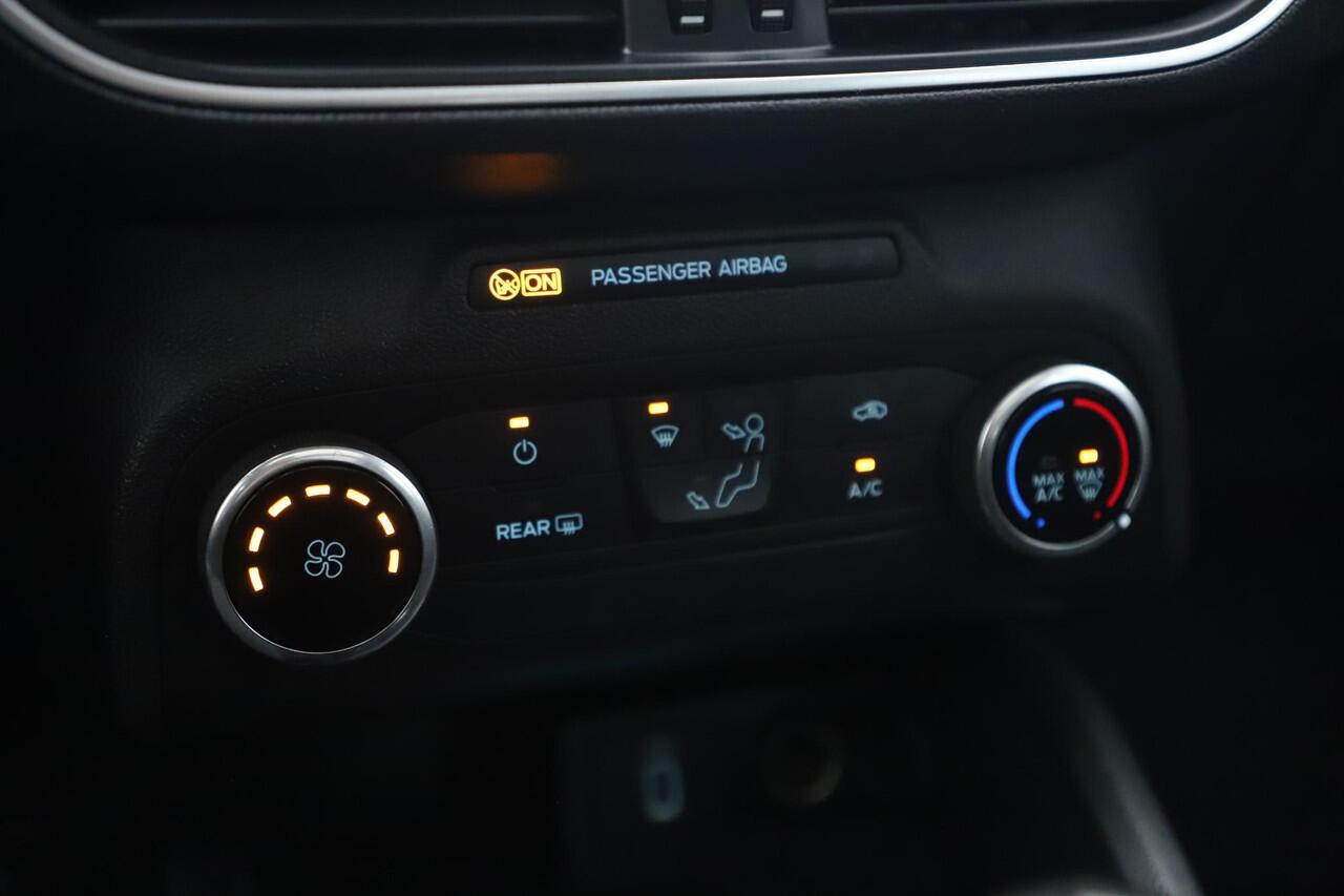 Ford FOCUS Wagon 1.5 EcoBlue Active Business Panoramadak 17 inch LMV Navigatie Carplay Android LED Achteruitrijcamera Cruise Parkeersensor Unieke auto!