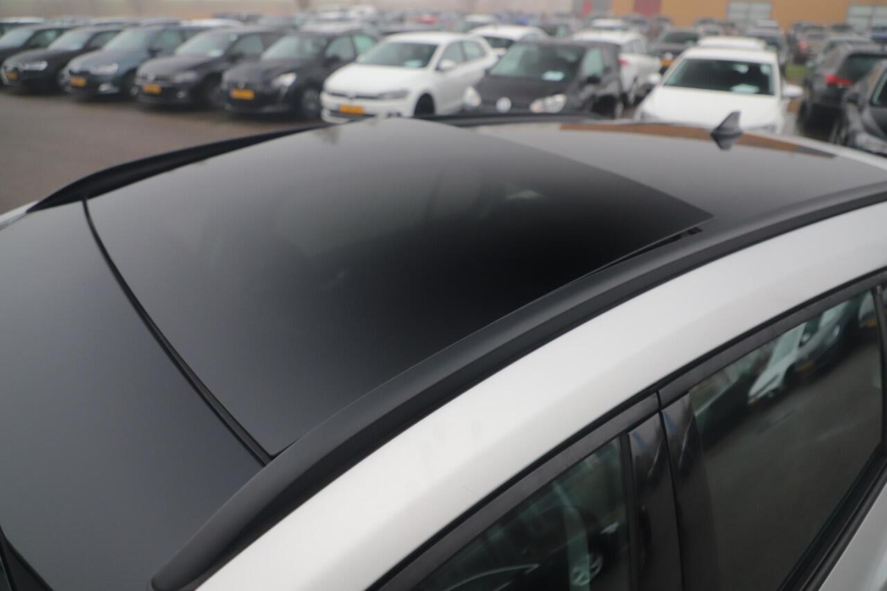 Ford FOCUS Wagon 1.5 EcoBlue Active Business Panoramadak 17 inch LMV Navigatie Carplay Android LED Achteruitrijcamera Cruise Parkeersensor Unieke auto!