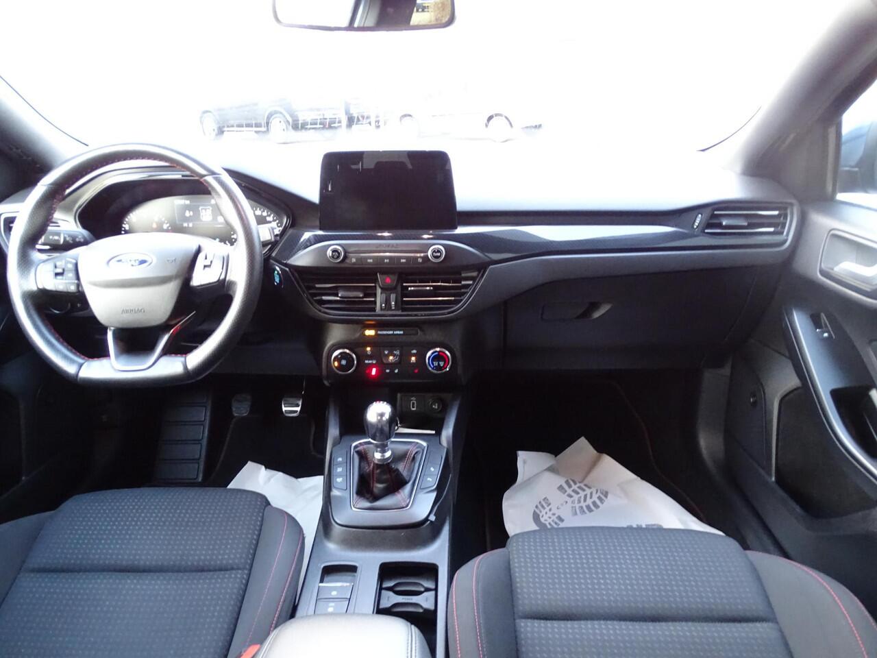 Ford FOCUS Wagon 1.5 EcoBoost Active Business 6-BAK| NAVIGATIE| B&O GELUID | STOELVERWARMING | STUURVERWARMING | ACHTERUIT RIJ CAMERA | FULL LED KOPLAMPEN | CRUISECONTROL| APPLE CARPLAY | PARKEERSENSOREN |