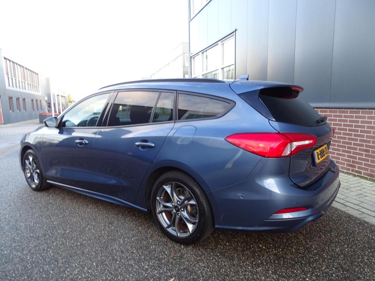 Ford FOCUS Wagon 1.5 EcoBoost Active Business 6-BAK| NAVIGATIE| B&O GELUID | STOELVERWARMING | STUURVERWARMING | ACHTERUIT RIJ CAMERA | FULL LED KOPLAMPEN | CRUISECONTROL| APPLE CARPLAY | PARKEERSENSOREN |