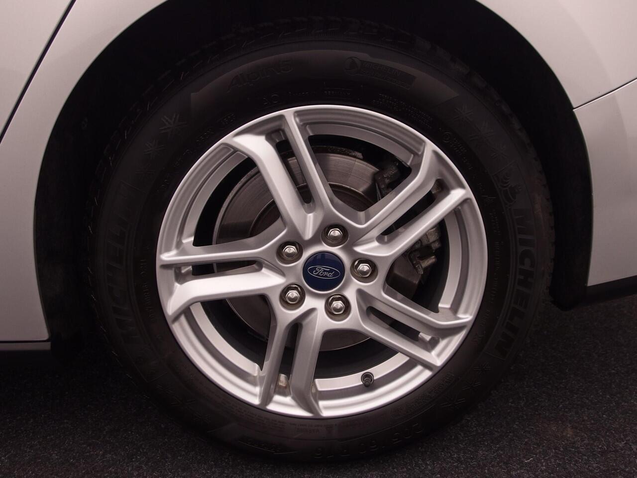 Ford FOCUS Wagon 1.0 EcoBoost Trend Edition Business AIRCO / NAVI / PDC / BLUETOOTH / CRUISE / CARPLAY / NL-AUTO