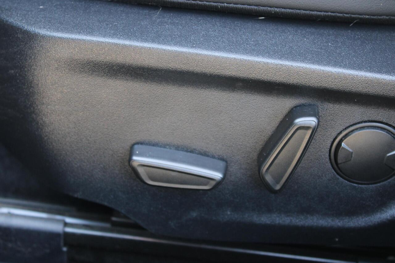 Ford FOCUS 2.3 EcoBoost ST-3 | Winterpack | Adaptieve Cruise Control | Camera | Privacy Glass | 19 INCH Lichtmetalen Velgen | DAB | B&O Sound