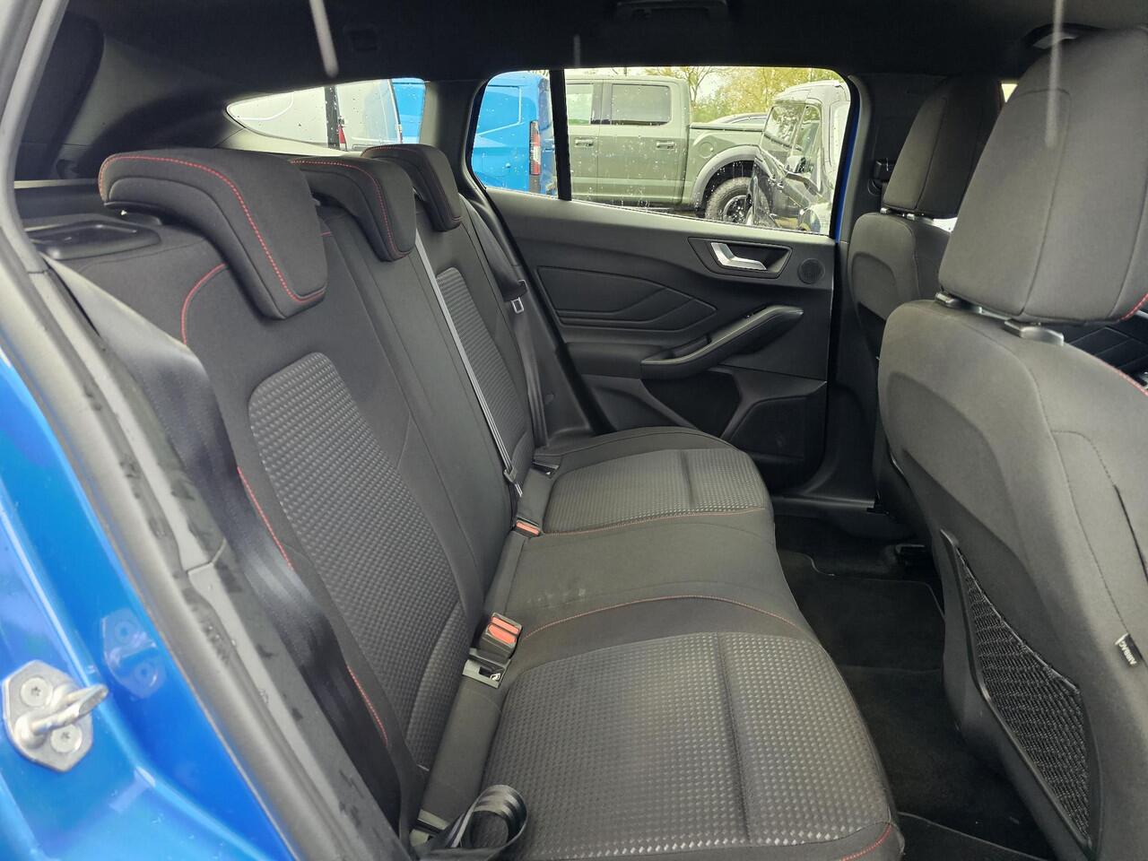 Ford FOCUS Wagon 1.5 EcoBoost ST-line Business 150 pk | Full led | PDC v+a | Trekhaak afneembaar | Keyless entry | Winterpack | Camera | Lane assist etc.