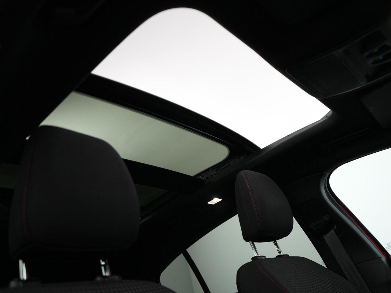 Ford FOCUS 1.0 EcoBoost ST Line Business | 125 PK | Pano | Trekhaak | Carplay | B&O |