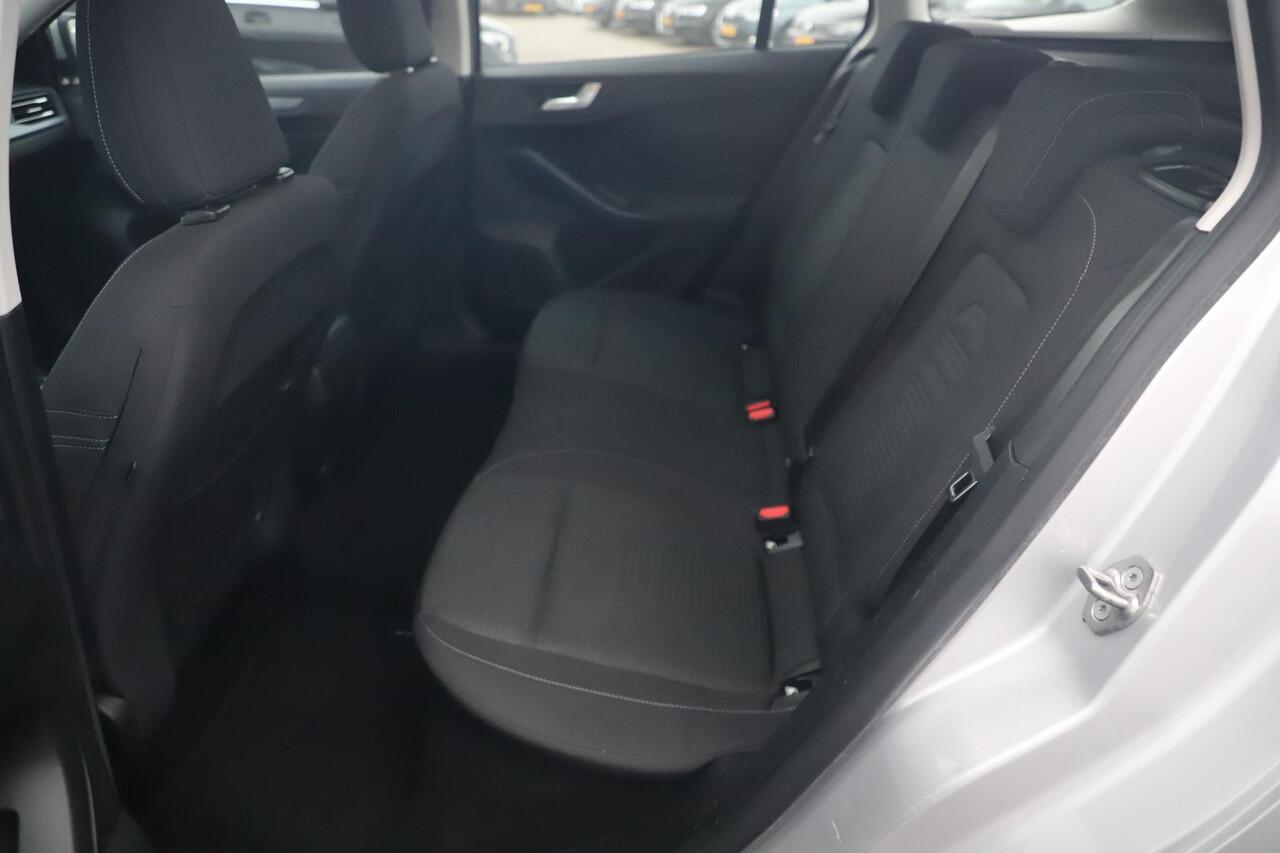 Ford FOCUS Wagon 1.5 EcoBlue Active Business Panoramadak 17 inch LMV Navigatie Carplay Android LED Achteruitrijcamera Cruise Parkeersensor Unieke auto!