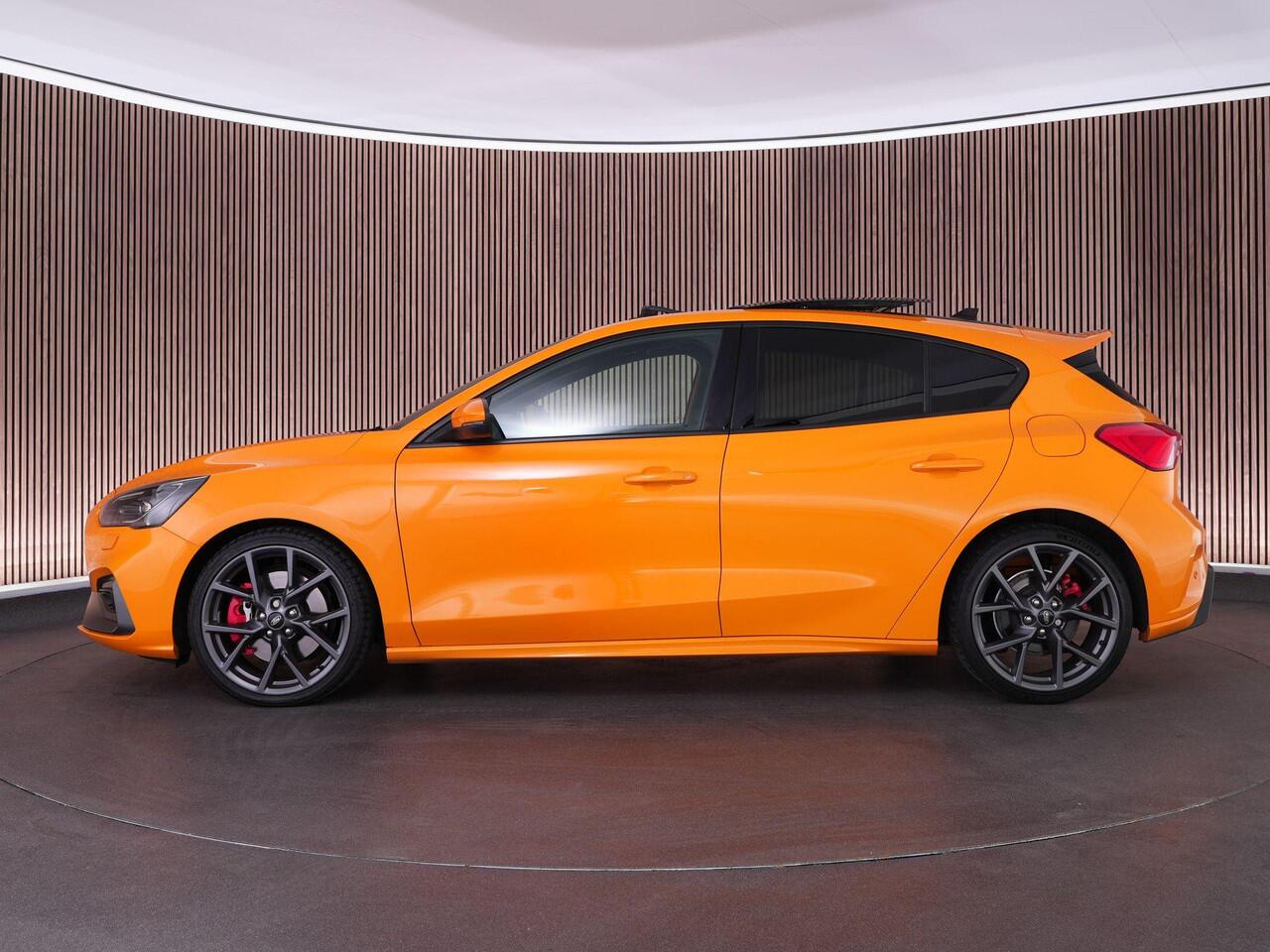 Ford FOCUS ST-3 2.3 280pk PERFORMANCE PACK |1e eigenaar|dealer onderhouden|panoramadak|B&O|HUD|trekhaak|adaptive cruise control|Apple Carplay|BLIS|winterpack|elek. verstelbare stoelen|lane assist|