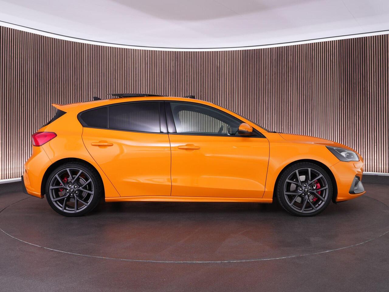 Ford FOCUS ST-3 2.3 280pk PERFORMANCE PACK |1e eigenaar|dealer onderhouden|panoramadak|B&O|HUD|trekhaak|adaptive cruise control|Apple Carplay|BLIS|winterpack|elek. verstelbare stoelen|lane assist|