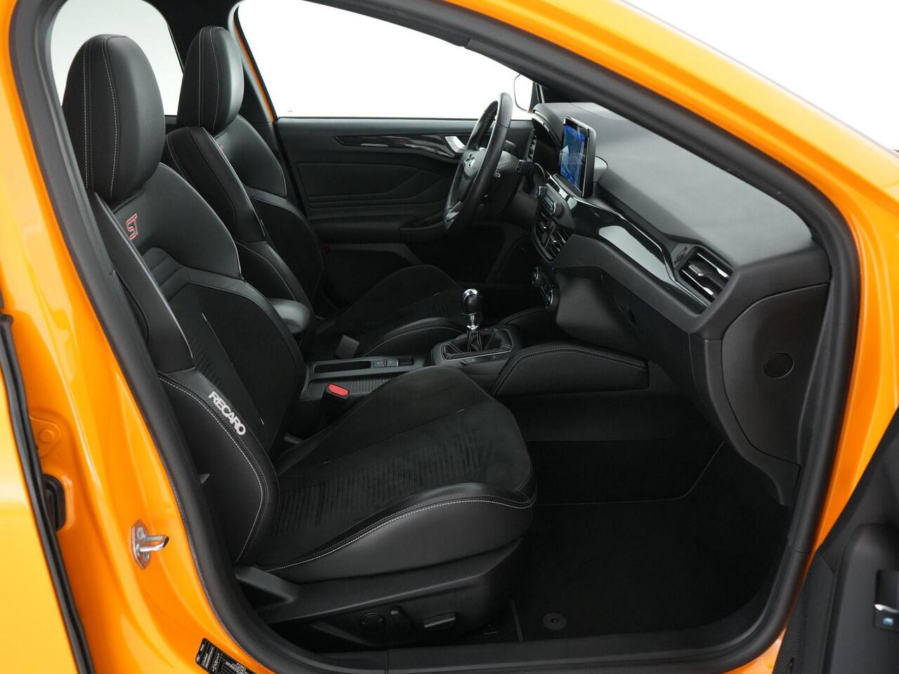 Ford FOCUS ST-3 2.3 280pk PERFORMANCE PACK |1e eigenaar|dealer onderhouden|panoramadak|B&O|HUD|trekhaak|adaptive cruise control|Apple Carplay|BLIS|winterpack|elek. verstelbare stoelen|lane assist|