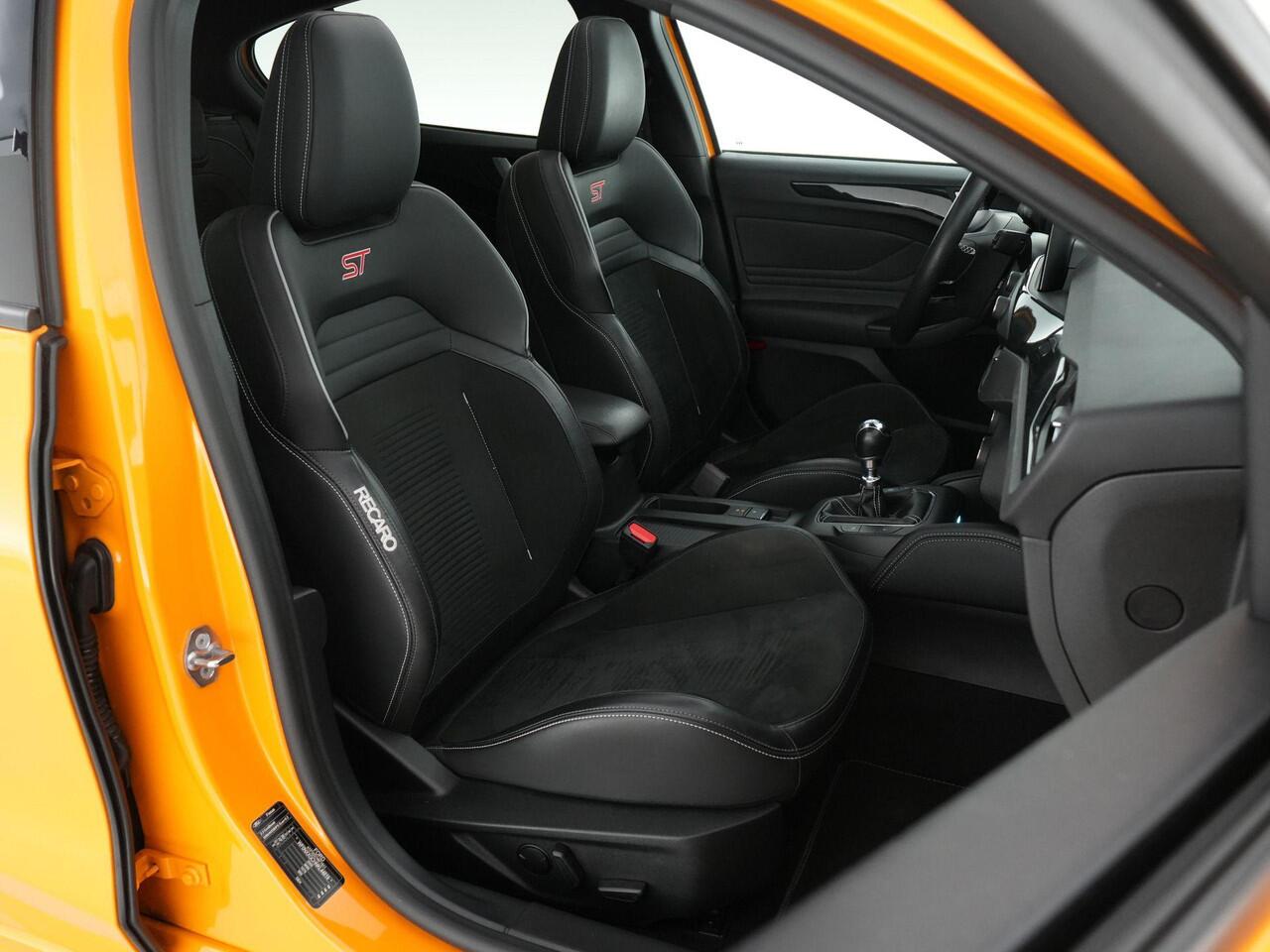 Ford FOCUS ST-3 2.3 280pk PERFORMANCE PACK |1e eigenaar|dealer onderhouden|panoramadak|B&O|HUD|trekhaak|adaptive cruise control|Apple Carplay|BLIS|winterpack|elek. verstelbare stoelen|lane assist|