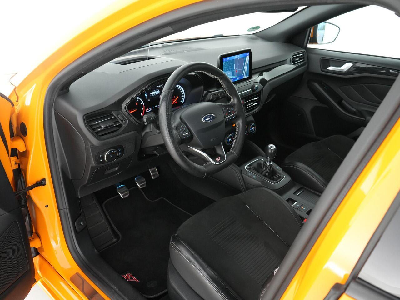 Ford FOCUS ST-3 2.3 280pk PERFORMANCE PACK |1e eigenaar|dealer onderhouden|panoramadak|B&O|HUD|trekhaak|adaptive cruise control|Apple Carplay|BLIS|winterpack|elek. verstelbare stoelen|lane assist|