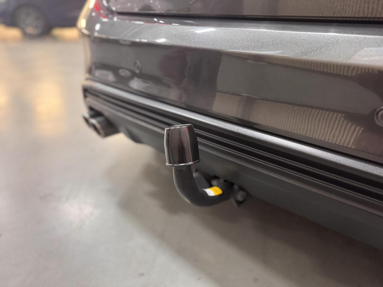 Ford FOCUS 1.5 EcoBoost 182pk ST Line Panoramadak Trekhaak Navi B&O 18" LM velgen Privacy Glass NL-Auto 5drs