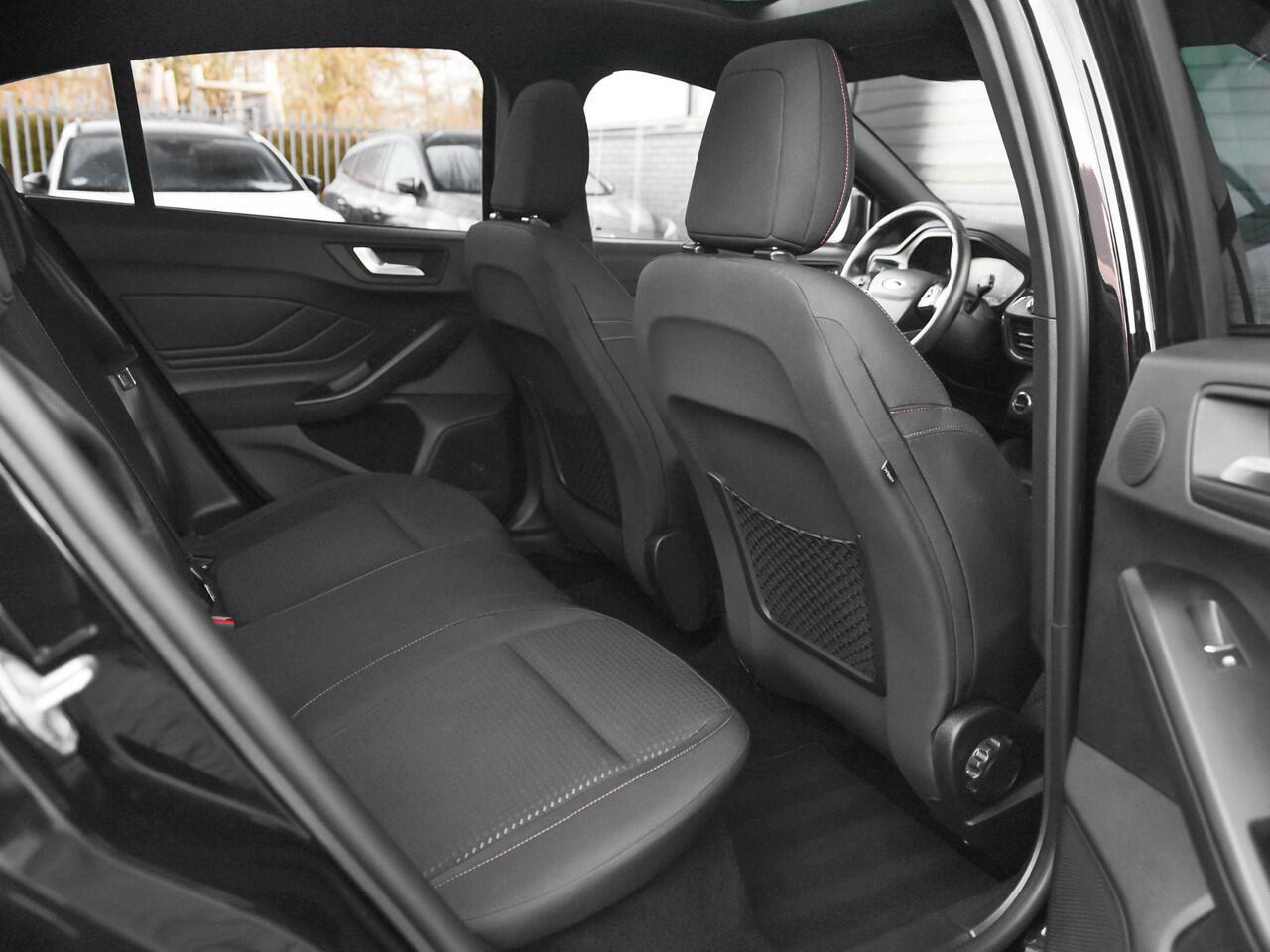 Ford FOCUS 1.5 EcoBoost ST Line Business B&O, Panoramadak, Adaptieve, cruise control Led verlichting, 18 inch Velgen