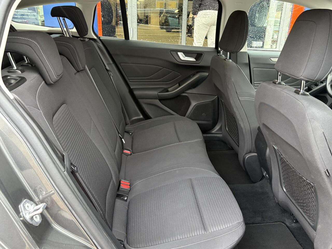 Ford FOCUS Wagon 1.0 EcoBoost Titanium Business | Winter pakket | Achteruitrijcamera | Cruise control adaptief | Dealer onderhouden |