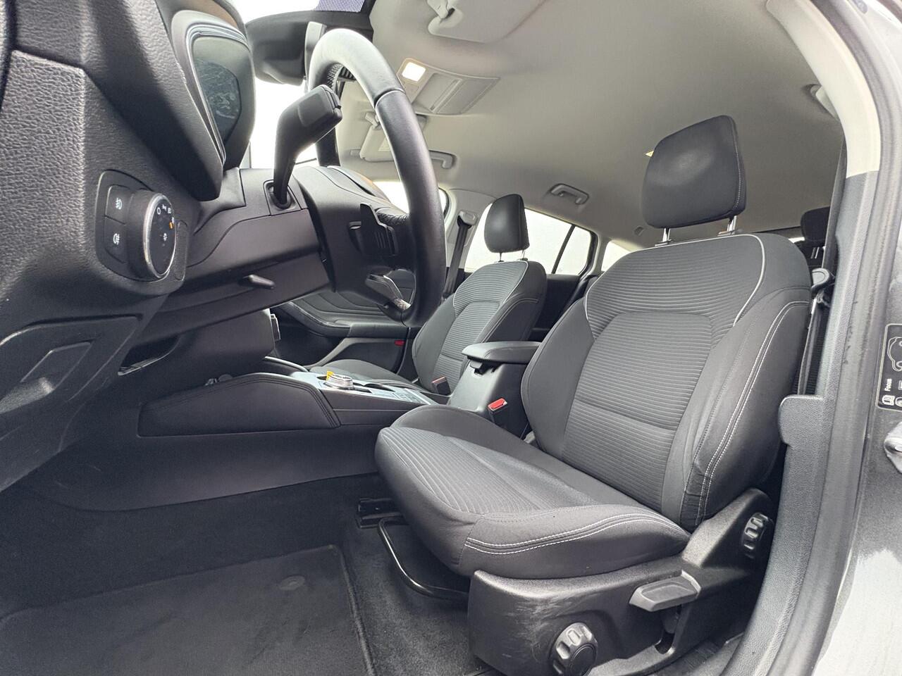 Ford FOCUS Wagon 1.0 EcoBoost Titanium Business | Winter pakket | Achteruitrijcamera | Cruise control adaptief | Dealer onderhouden |