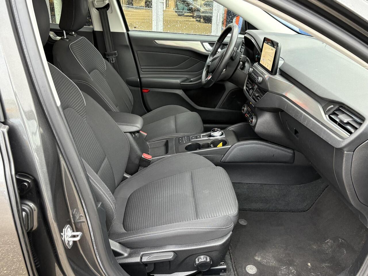 Ford FOCUS Wagon 1.0 EcoBoost Titanium Business | Winter pakket | Achteruitrijcamera | Cruise control adaptief | Dealer onderhouden |