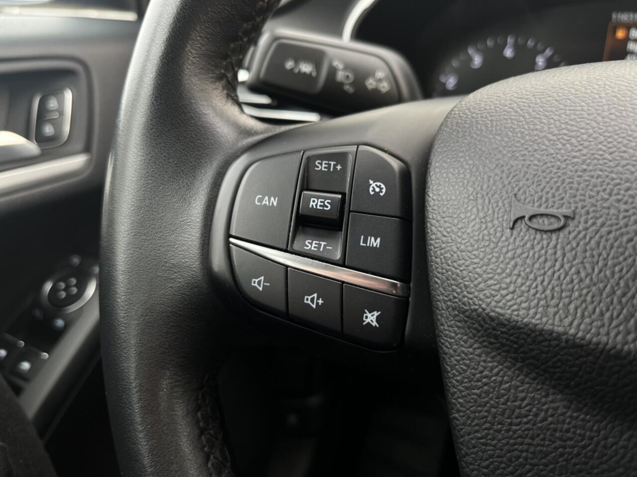 Ford FOCUS Wagon 1.0 EcoB. Tr Ed. bns, cruise, navigatie