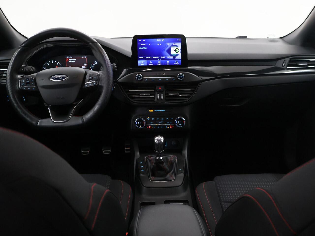 Ford FOCUS 1.0 EcoBoost ST Line Business | Trekhaak | Winterpakket | Cruise Control Adaptief | Navigatie | Climate Control |