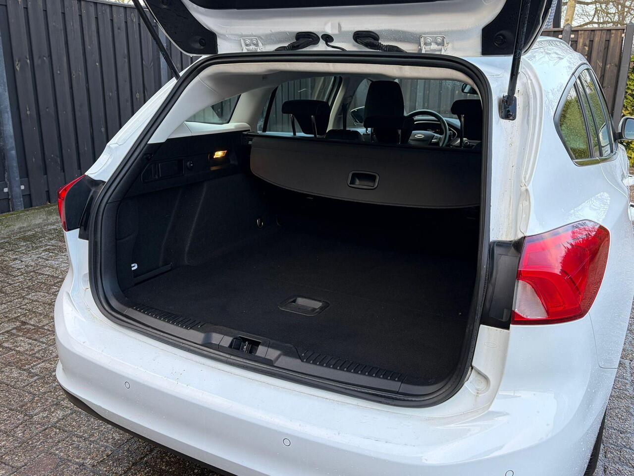 Ford FOCUS Wagon 1.0 EcoBoost Titanium Business