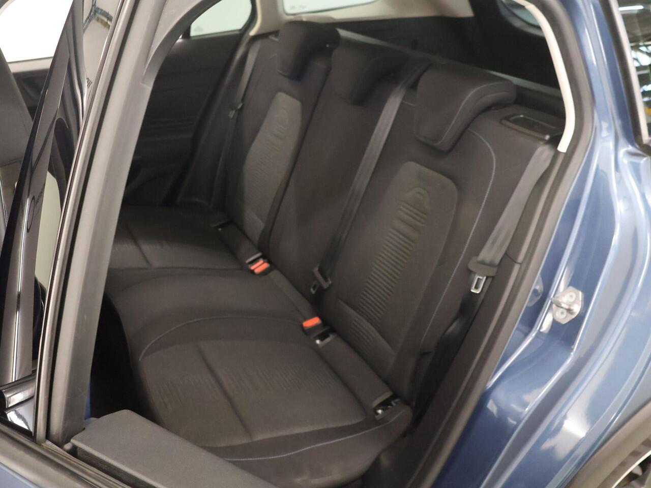 Ford FOCUS 1.0 EcoBoost Active Business | Navigatie | Stoelverwarming | Cruise Control | Parkeersensoren |