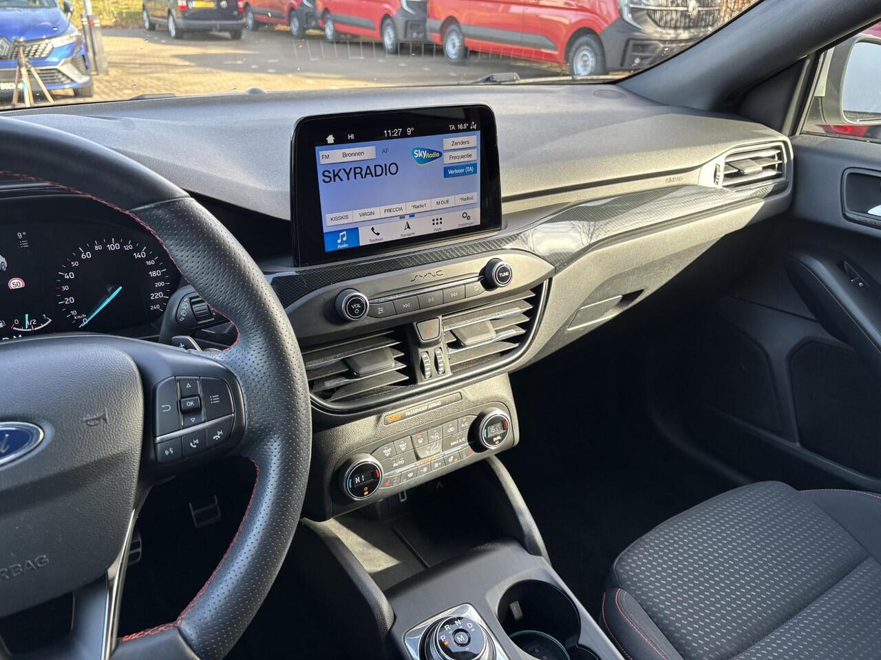 Ford FOCUS Wagon 1.0 EcoBoost St-line Business Automaat | Climate control | Cruise control | Trekhaak | Keyless entry | Botsherkenning |