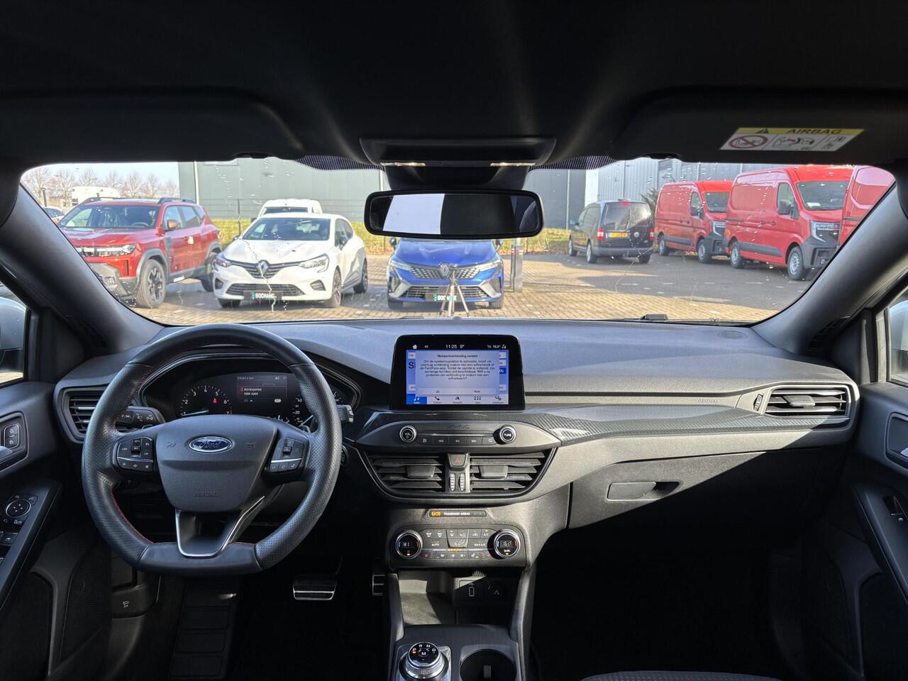 Ford FOCUS Wagon 1.0 EcoBoost St-line Business Automaat | Climate control | Cruise control | Trekhaak | Keyless entry | Botsherkenning |