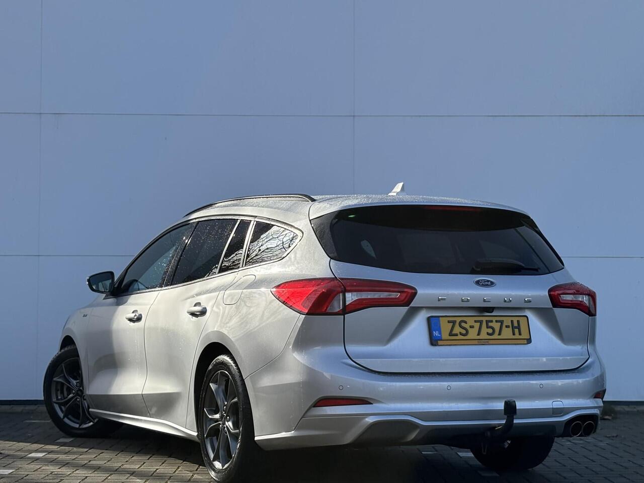Ford FOCUS Wagon 1.0 EcoBoost St-line Business Automaat | Climate control | Cruise control | Trekhaak | Keyless entry | Botsherkenning |