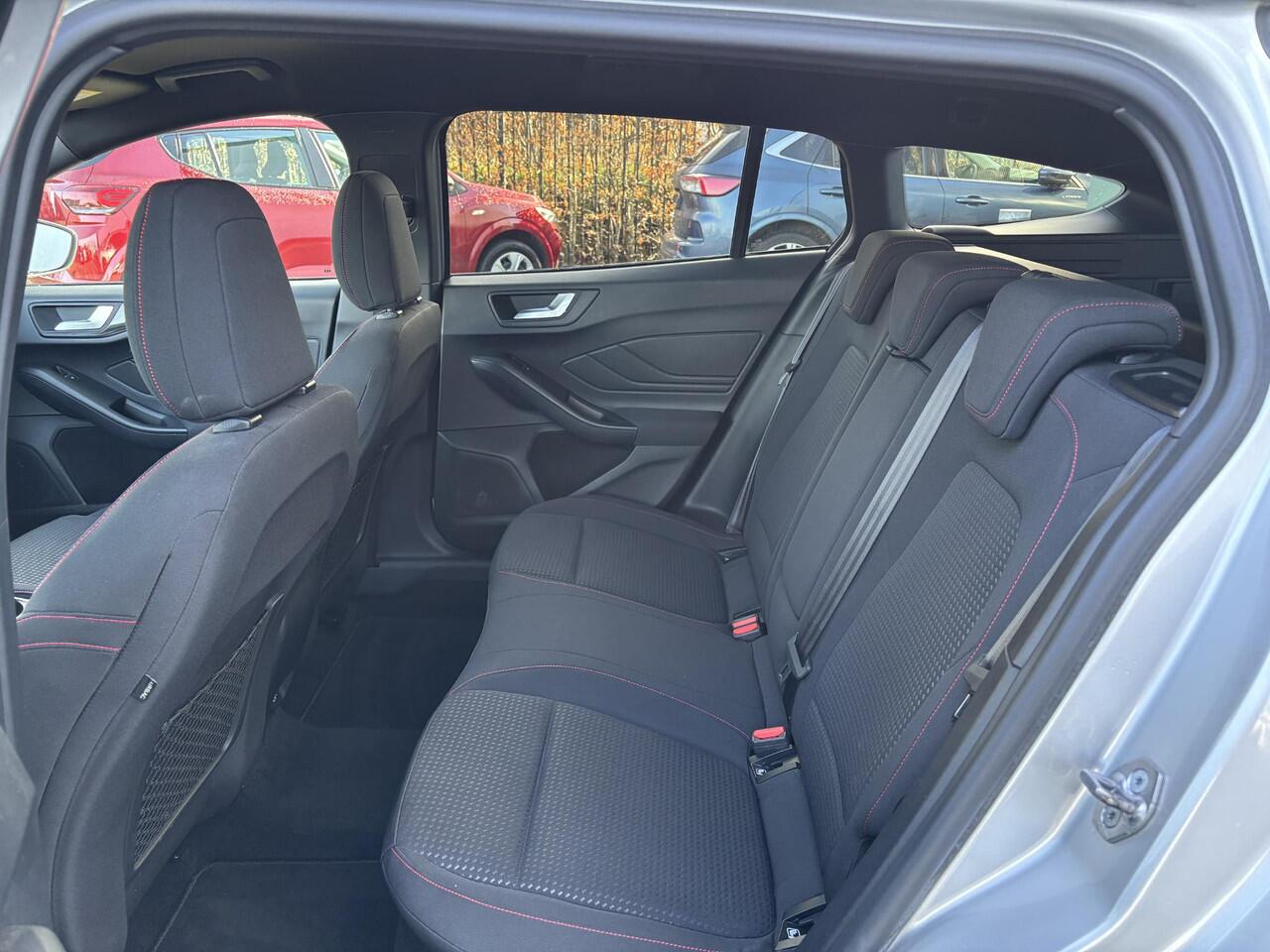 Ford FOCUS Wagon 1.0 EcoBoost St-line Business Automaat | Climate control | Cruise control | Trekhaak | Keyless entry | Botsherkenning |