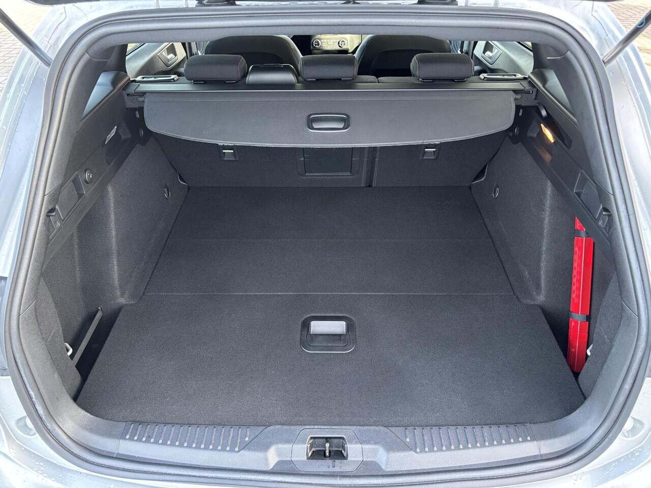 Ford FOCUS Wagon 1.0 EcoBoost St-line Business Automaat | Climate control | Cruise control | Trekhaak | Keyless entry | Botsherkenning |