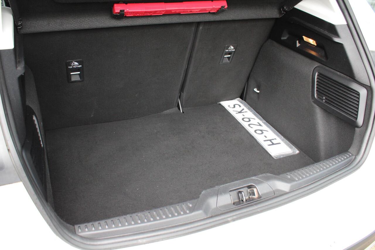 Ford FOCUS 1.5 EcoBoost Active Business 150pk | Dealeronderhouden! | Automaat | Trekhaak 1500KG | Cruise Control | Navigatie | Airco | Parkeersensoren |