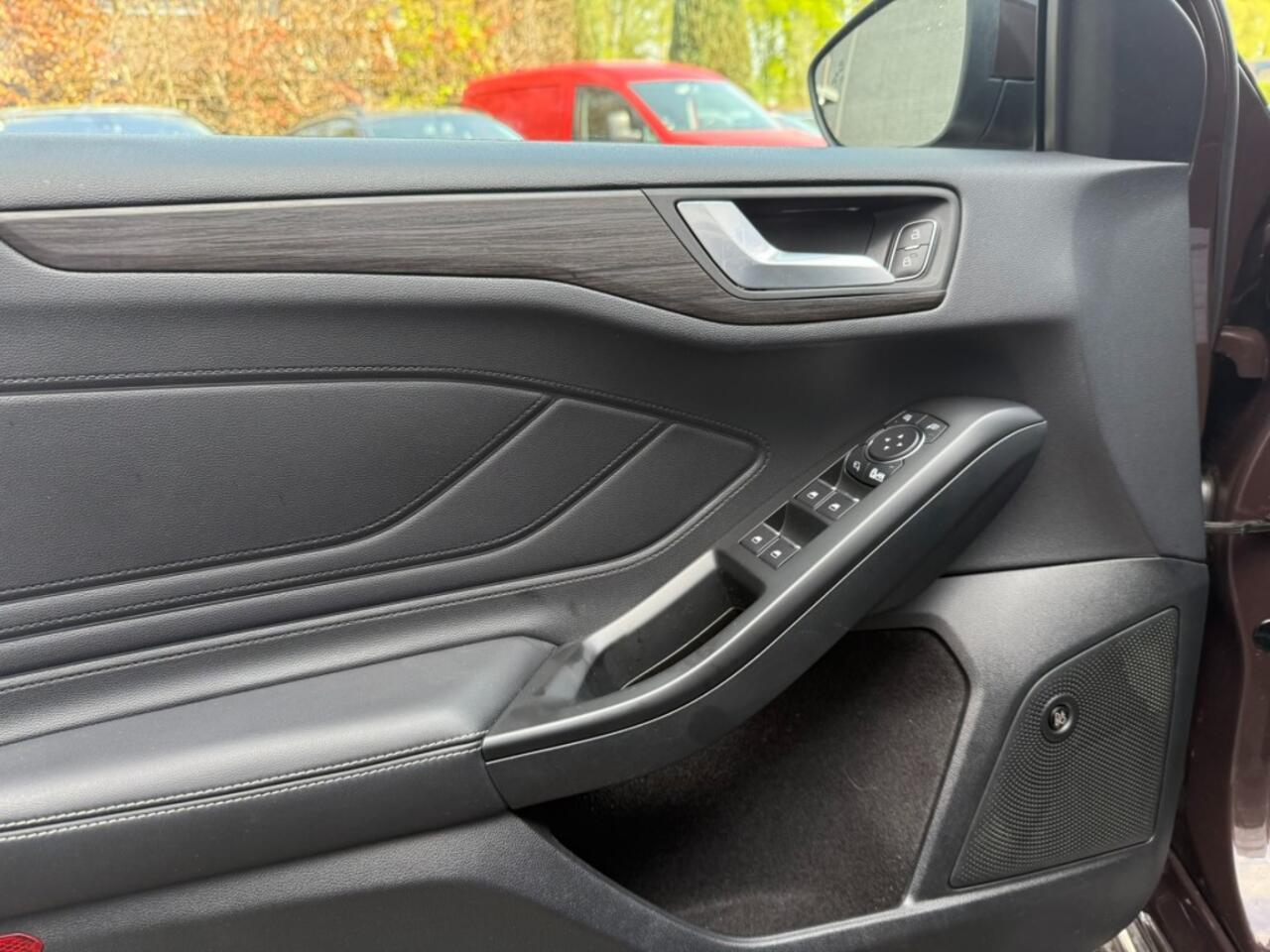 Ford FOCUS Wagon 1.0 EcoB. VIGNALE,Pano,Leer,BenO,Keyless,LED,HeadUp, etc