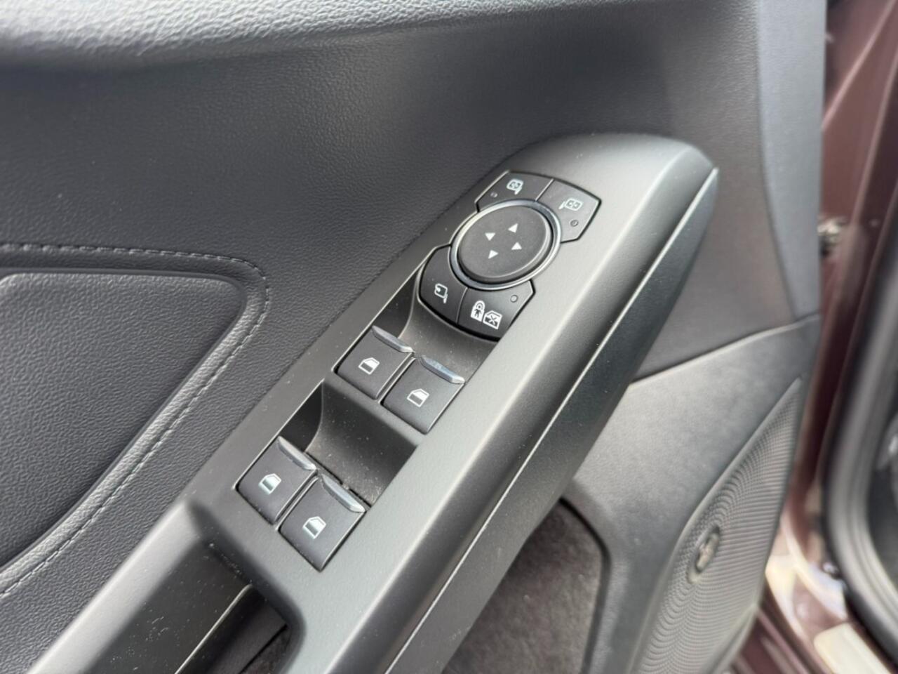 Ford FOCUS Wagon 1.0 EcoB. VIGNALE,Pano,Leer,BenO,Keyless,LED,HeadUp, etc