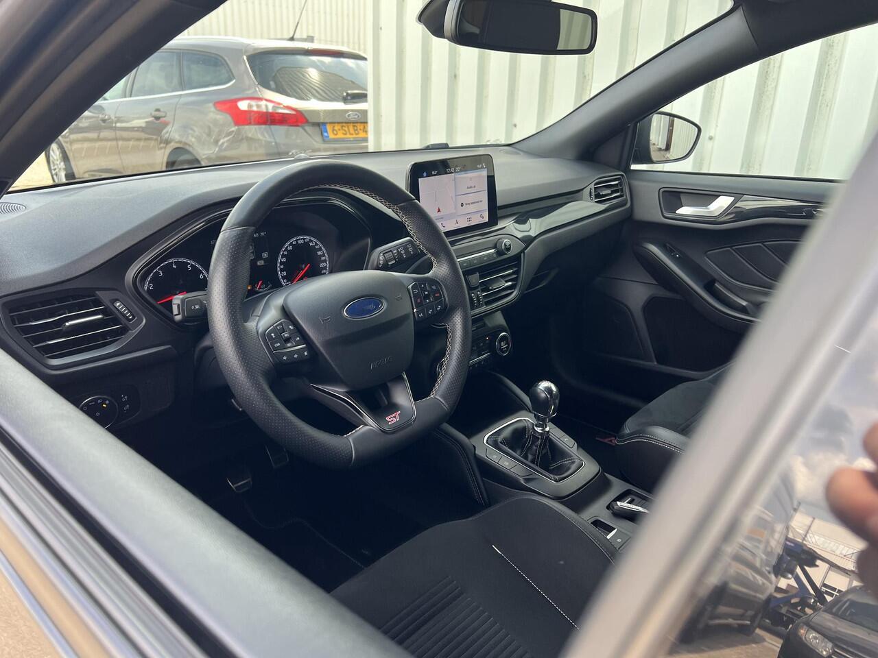 Ford FOCUS Wagon 2.3 EcoBoost ST-3 | 280PK | Adaptive cruise control | Launch control | Winter Pack | Full LED | Camera