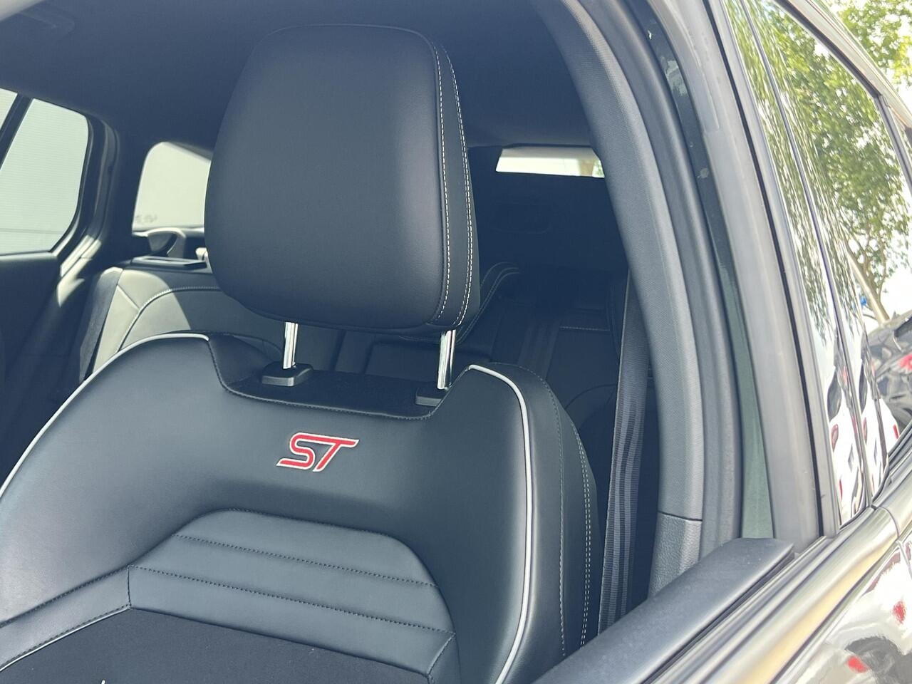 Ford FOCUS Wagon 2.3 EcoBoost ST-3 | 280PK | Adaptive cruise control | Launch control | Winter Pack | Full LED | Camera