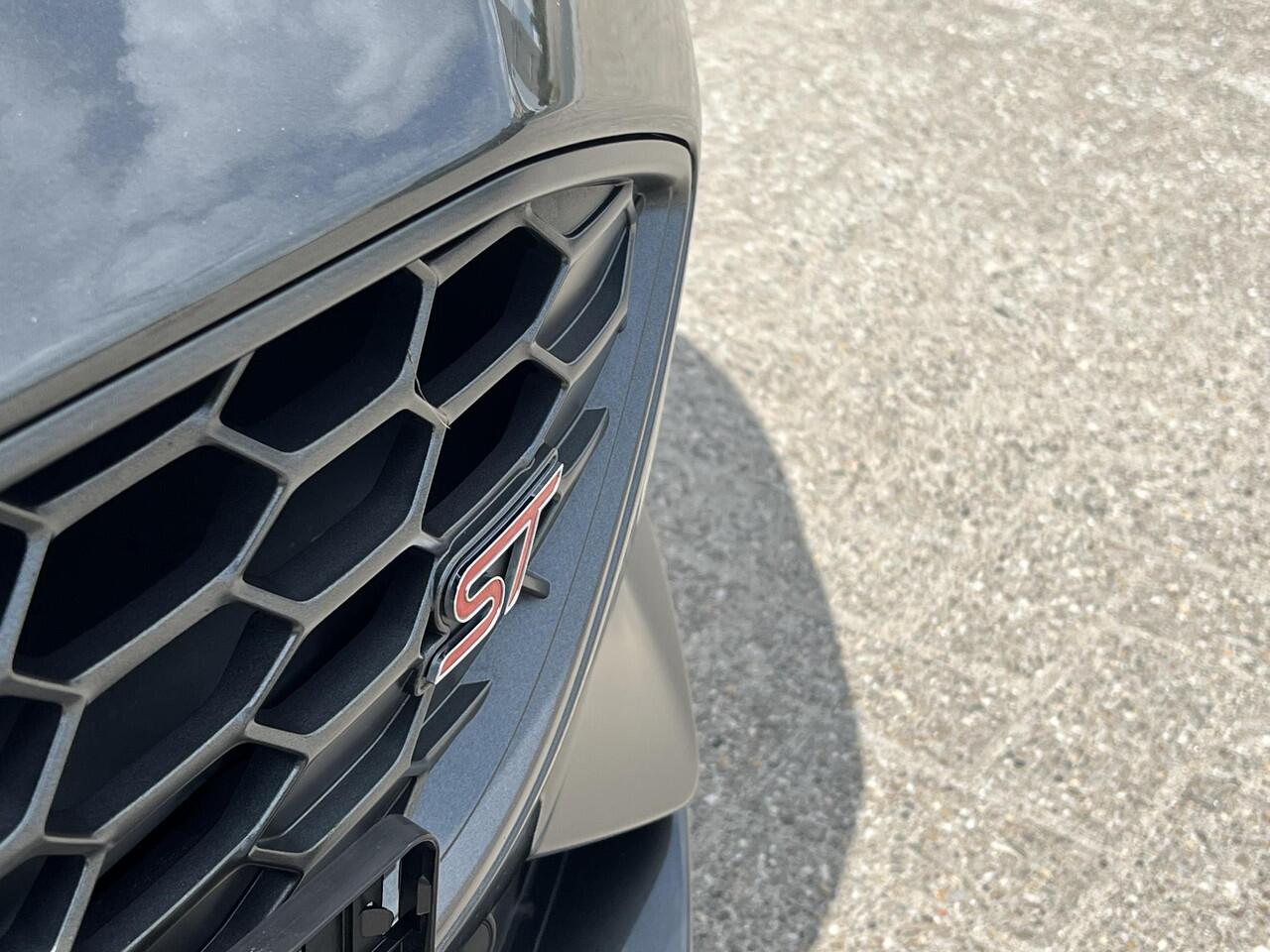 Ford FOCUS Wagon 2.3 EcoBoost ST-3 | 280PK | Adaptive cruise control | Launch control | Winter Pack | Full LED | Camera