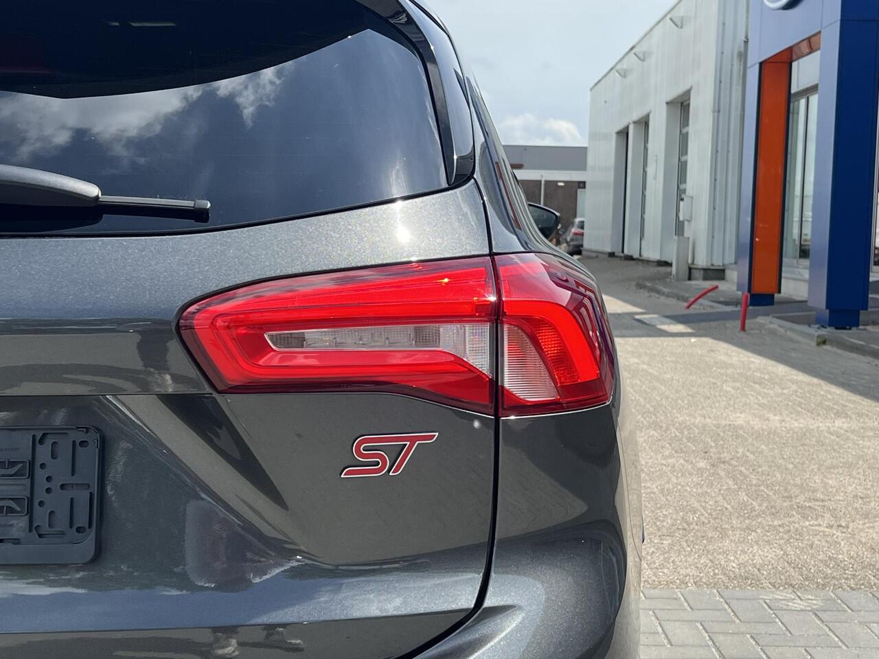 Ford FOCUS Wagon 2.3 EcoBoost ST-3 | 280PK | Adaptive cruise control | Launch control | Winter Pack | Full LED | Camera