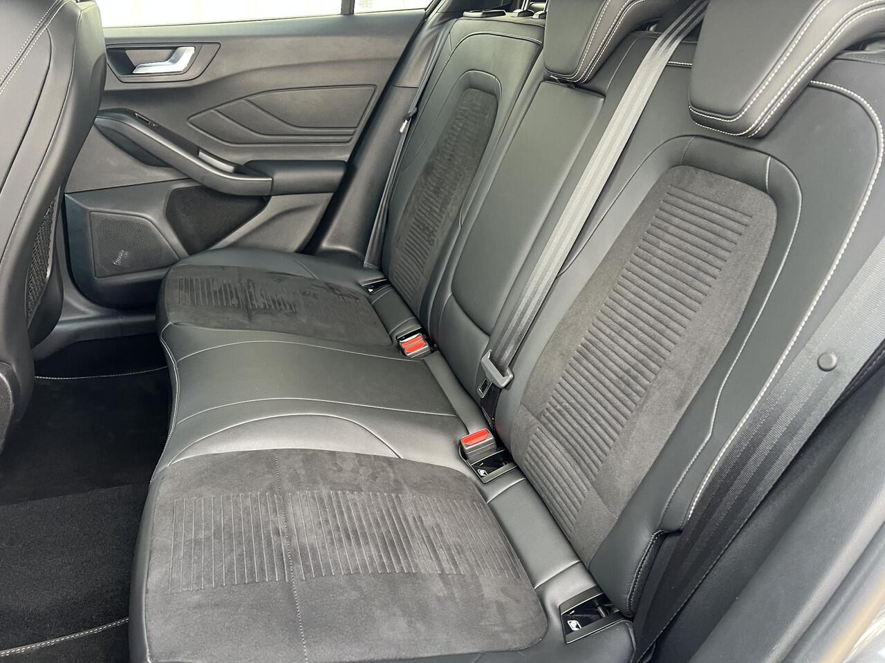 Ford FOCUS Wagon 2.3 EcoBoost ST-3 | 280PK | Adaptive cruise control | Launch control | Winter Pack | Full LED | Camera