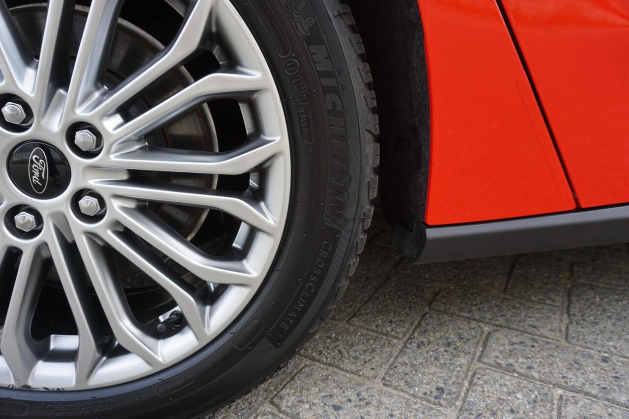 Ford FOCUS Wagon 1.0 EcoB.125PK Titanium Bus. DesignPack/17Inch. LED Koplampen.