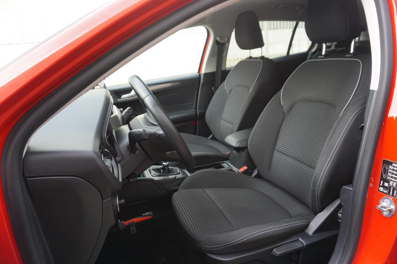 Ford FOCUS Wagon 1.0 EcoB.125PK Titanium Bus. DesignPack/17Inch. LED Koplampen.