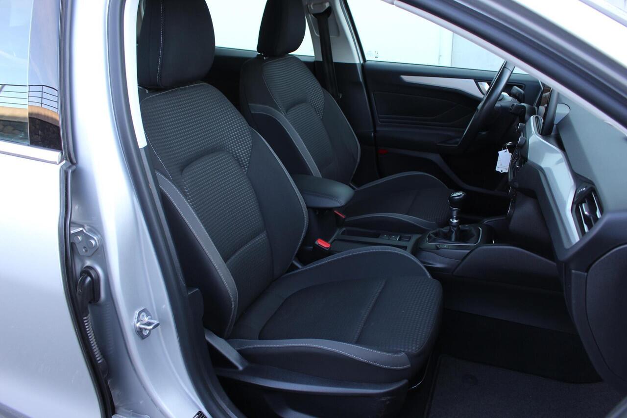 Ford FOCUS Wagon 1.0 EcoBoost 125pk Trend Edition Business Trekhaak, Dab carplay, parkdistance, 1e eigenaar.