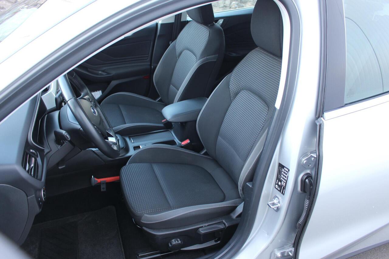 Ford FOCUS Wagon 1.0 EcoBoost 125pk Trend Edition Business Trekhaak, Dab carplay, parkdistance, 1e eigenaar.