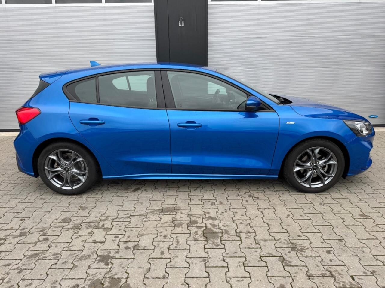 Ford FOCUS 1.0 ECOBOOST HYBRIDE ST-LINE BUSSINES / Camera / BenO Sound / ECC / NAVIGATIE.