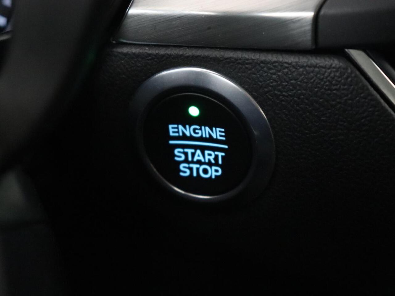 Ford FOCUS 1.0 EcoBoost Titanium | Trekhaak | Carplay | Navigatie | Keyless | Full LED | Parkeerhulp | Climate control | Cruise control