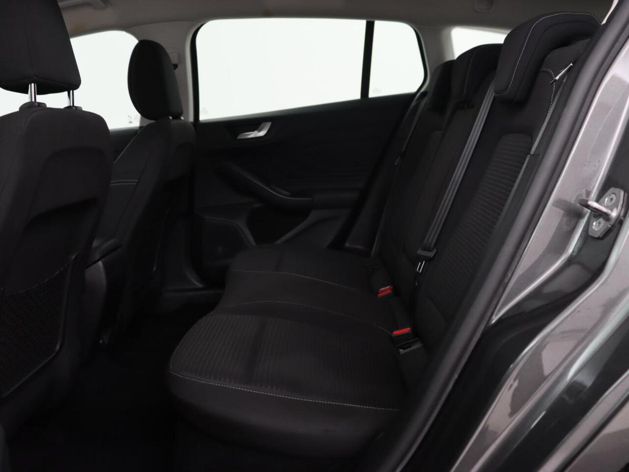 Ford FOCUS 1.0 EcoBoost Titanium | Trekhaak | Carplay | Navigatie | Keyless | Full LED | Parkeerhulp | Climate control | Cruise control