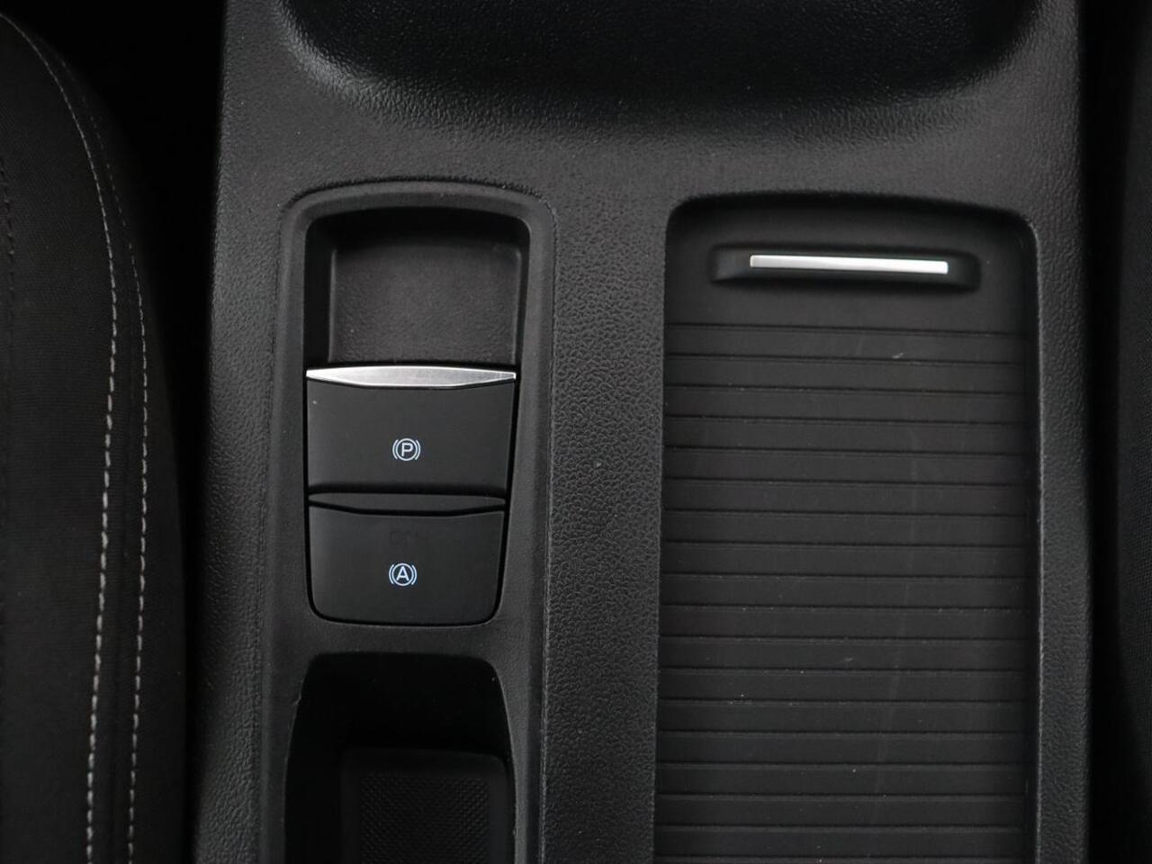 Ford FOCUS 1.0 EcoBoost Titanium | Trekhaak | Carplay | Navigatie | Keyless | Full LED | Parkeerhulp | Climate control | Cruise control