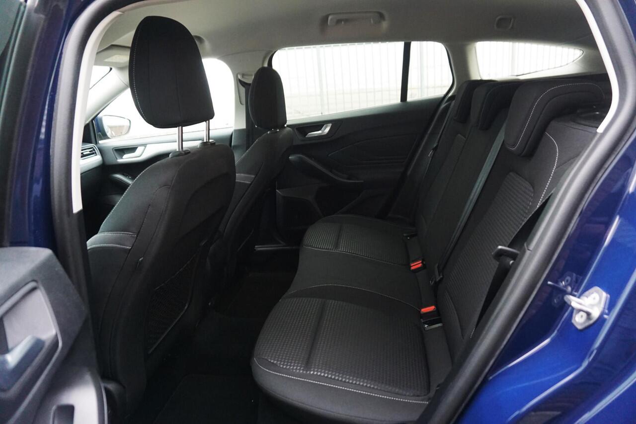 Ford FOCUS Wagon 1.0 EcoB. 125PK Hybrid Business|Trekhaak|Camera| Privacy-glas.