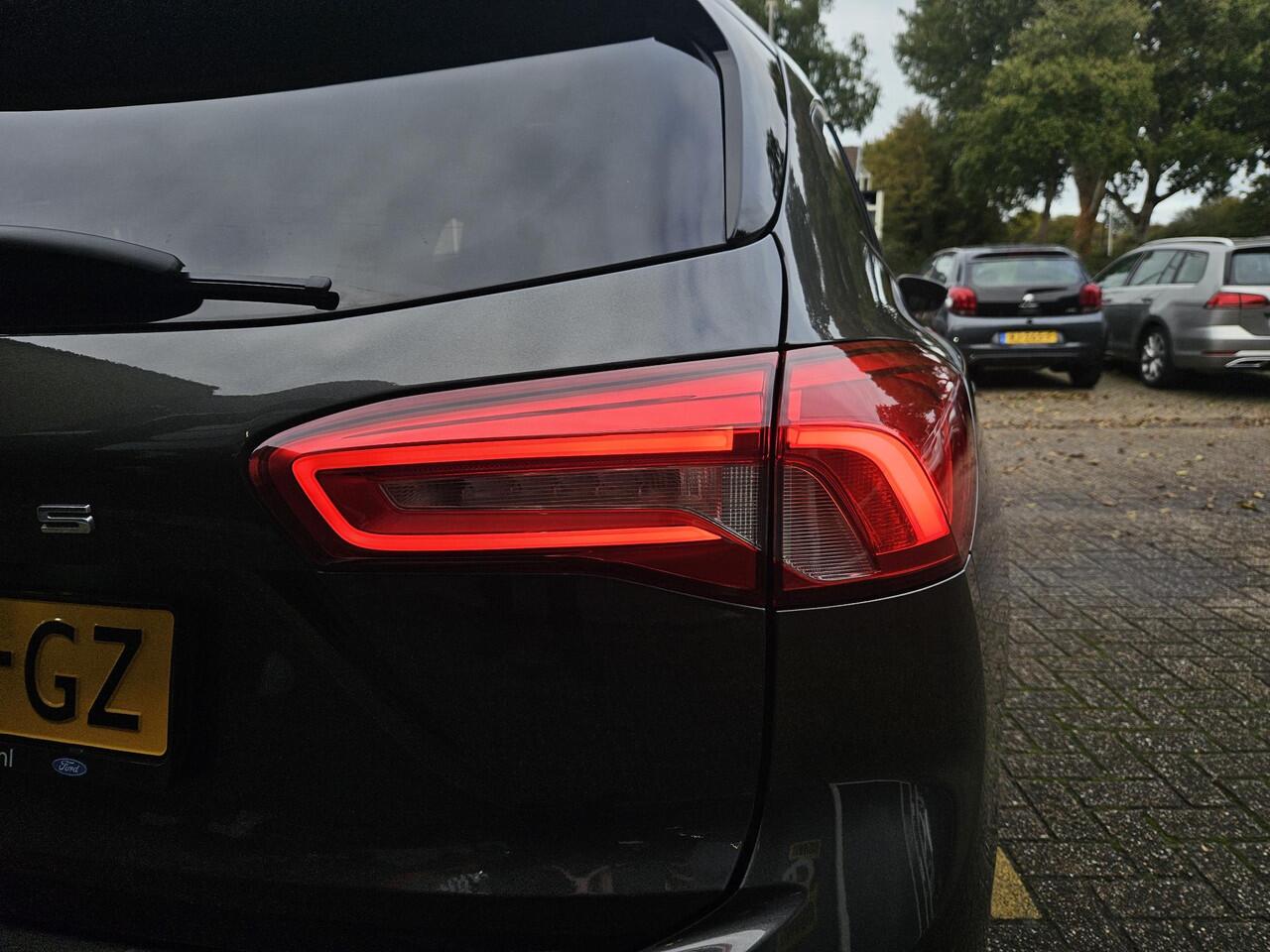 Ford FOCUS Wagon 1.0 EcoBoost Titanium Business / ADAP CRUISE/ NAVIGATIE/ APPLE CARPLAY/ LMV/ PDC/ CLIMA/ WINTERPACK/ CAMERA/ LED/ TREKHAAK