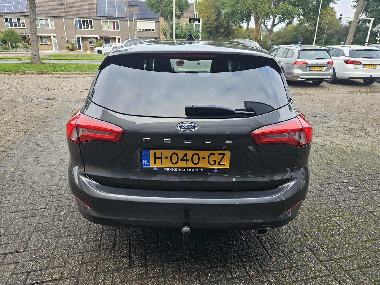Ford FOCUS Wagon 1.0 EcoBoost Titanium Business / ADAP CRUISE/ NAVIGATIE/ APPLE CARPLAY/ LMV/ PDC/ CLIMA/ WINTERPACK/ CAMERA/ LED/ TREKHAAK
