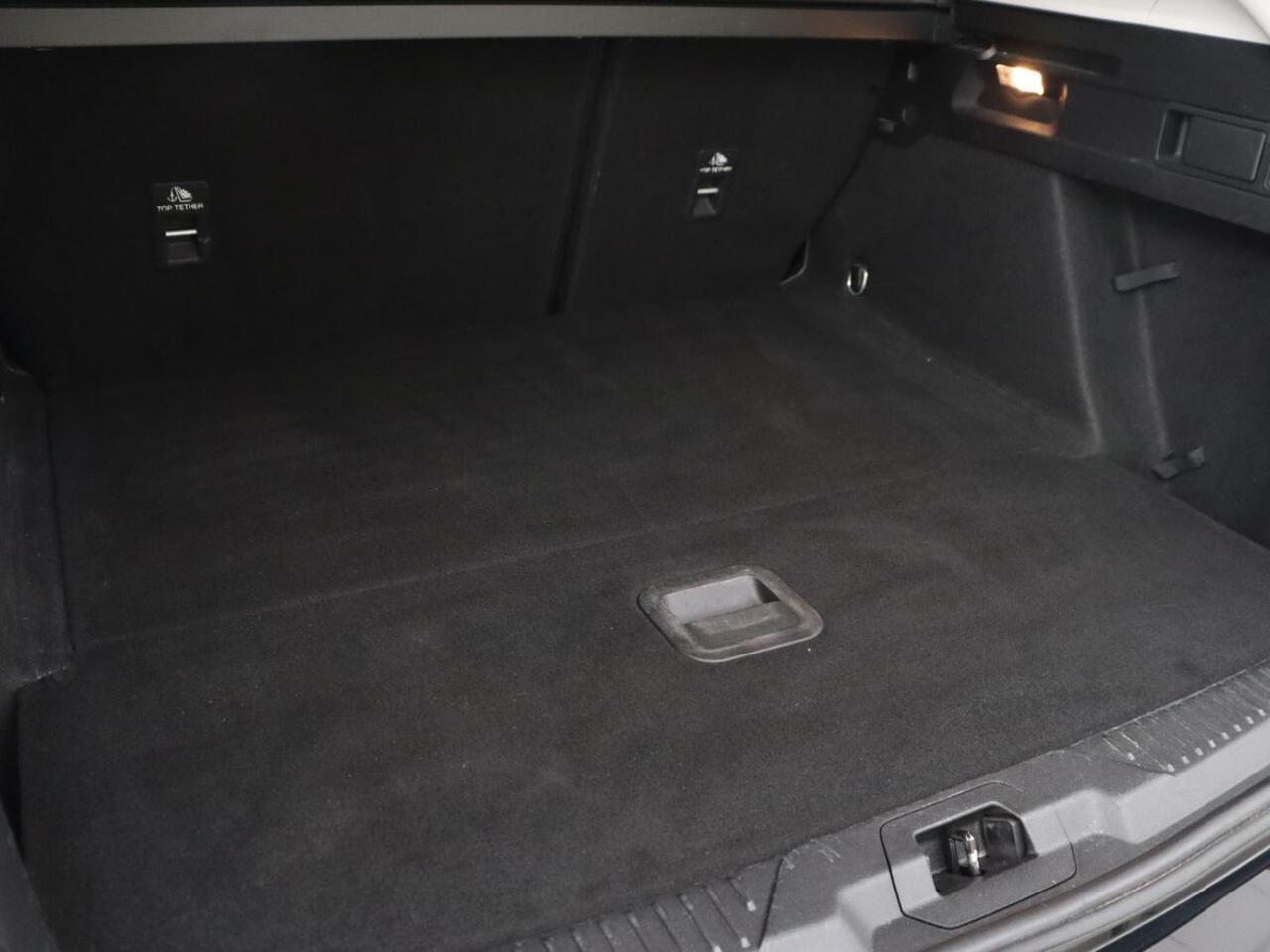 Ford FOCUS 1.5 EcoBoost Titanium | Trekhaak | Stoel & stuurverwarming | Camera | Carplay | Navigatie | Keyless | Full LED | Cruise control