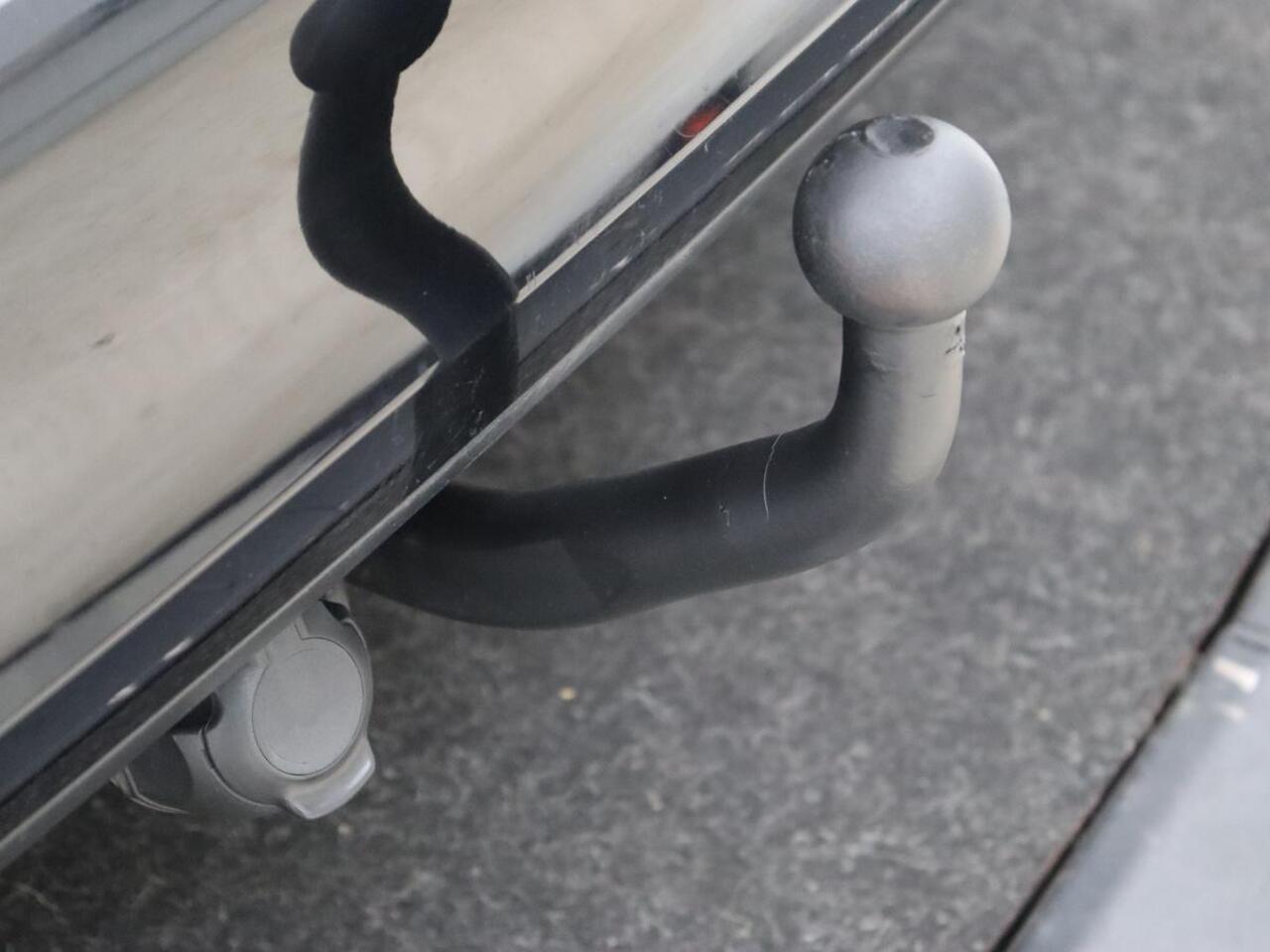 Ford FOCUS 1.5 EcoBoost Titanium | Trekhaak | Stoel & stuurverwarming | Camera | Carplay | Navigatie | Keyless | Full LED | Cruise control